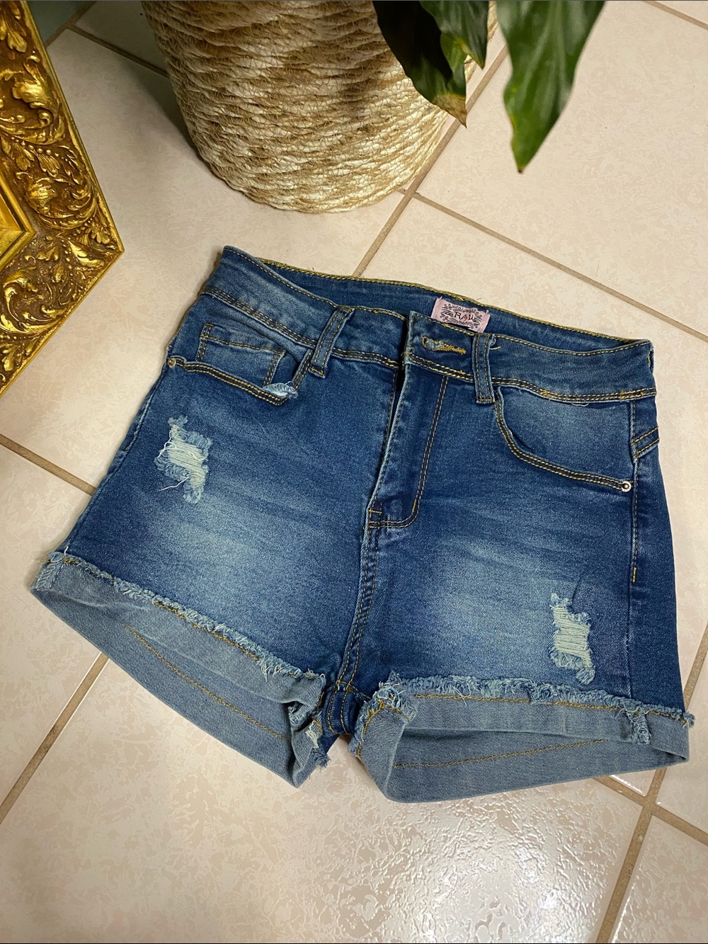 NWOT Fashion Nova Blue Denim Women’s Frayed Hem Shorts